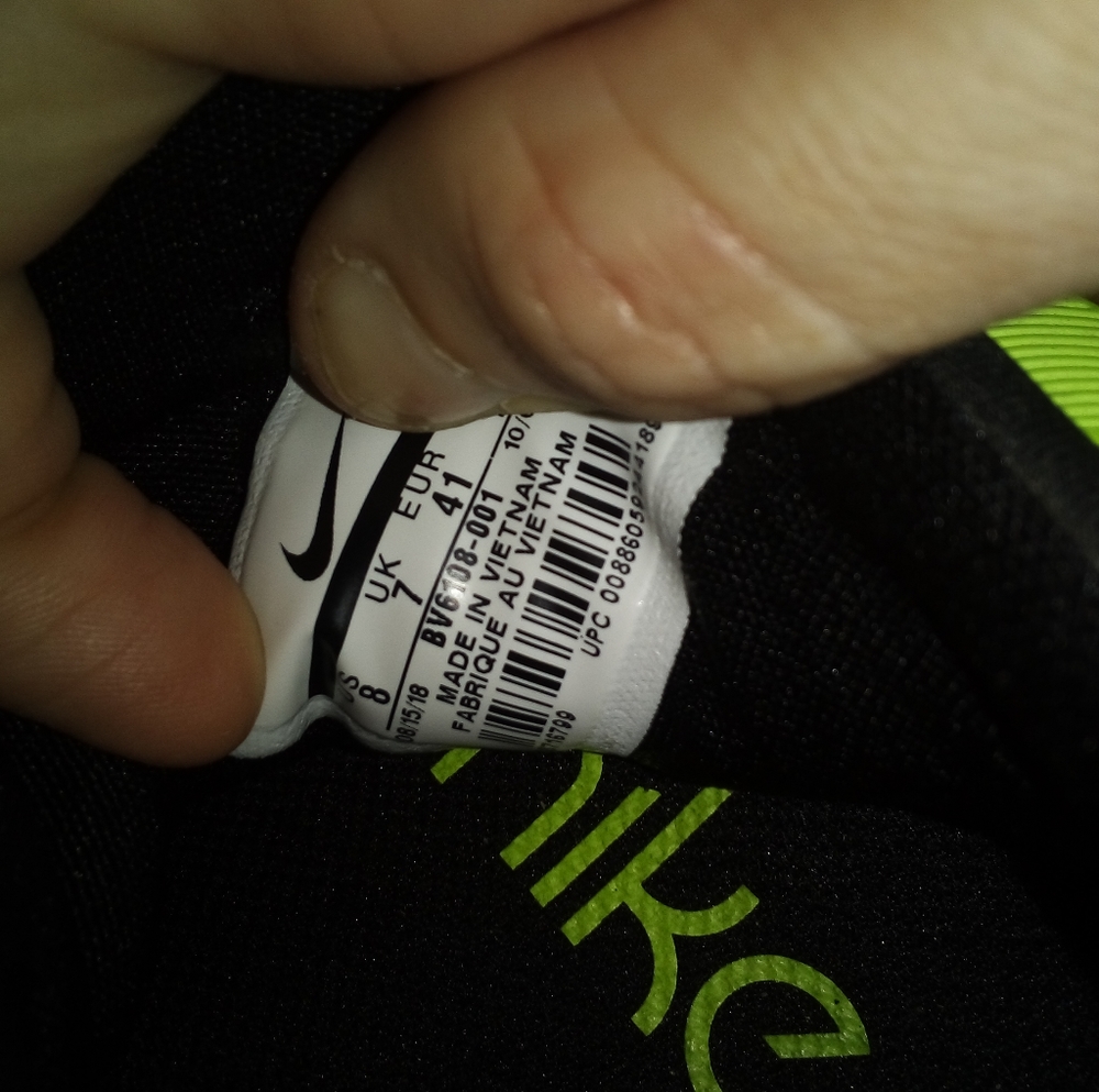 Nikes - Picture 4 of 4